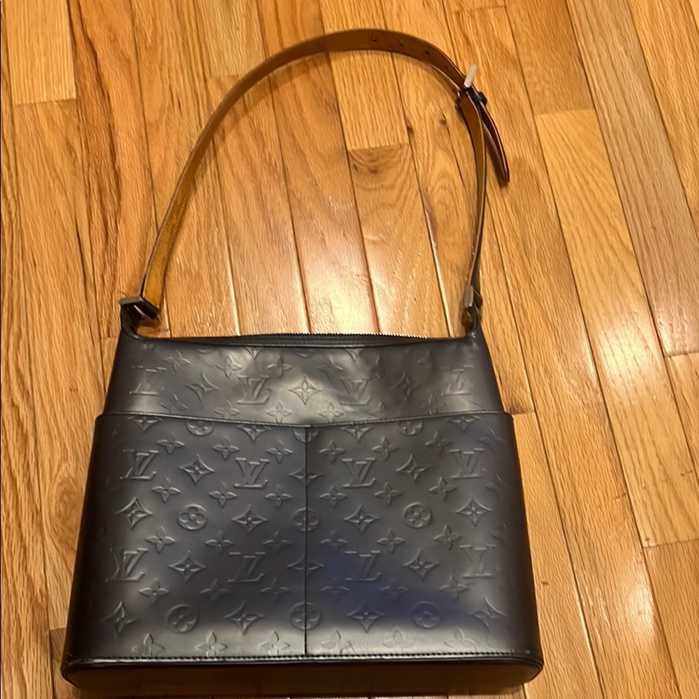 Louis Vuitton Leather Crossbody Bag - Picture 4 of 12
